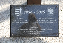 Uroczystość składania wieńców przy kopijniku upamiętniającym bohaterów Poznańskiego Czerwca 1956 r.