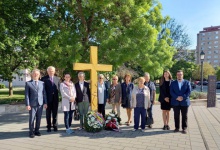 Székesfehérvár: megemlékezés a Katyńi Keresztnél